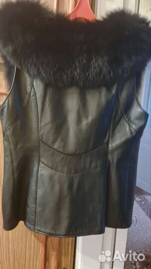 Жилет и дубленка.разм.46-48-50.состояние нового