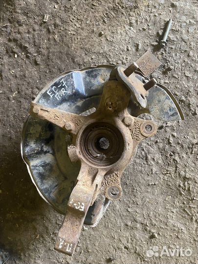 Поворотный кулак правый Geely Emgrand EC7