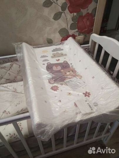 Пеленальная доска на кроватку