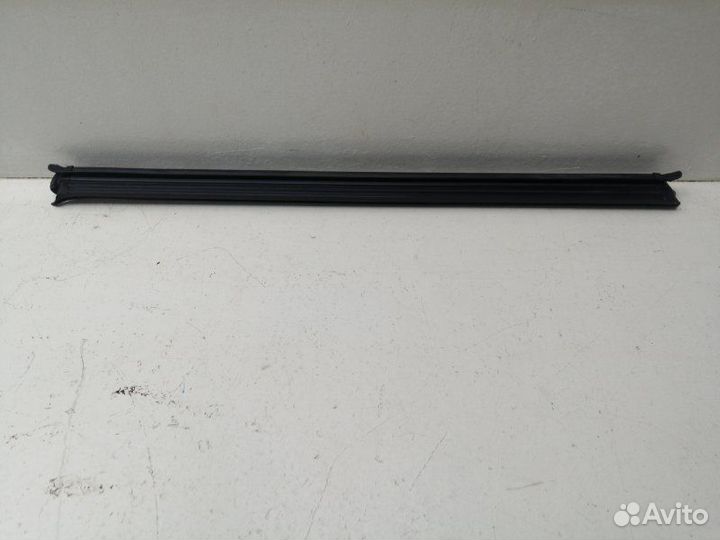 Уплотнитель стекла двери задний левый Volkswagen
