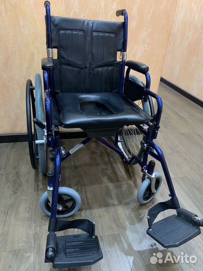 Кресло-коляска с санитарным оснащением