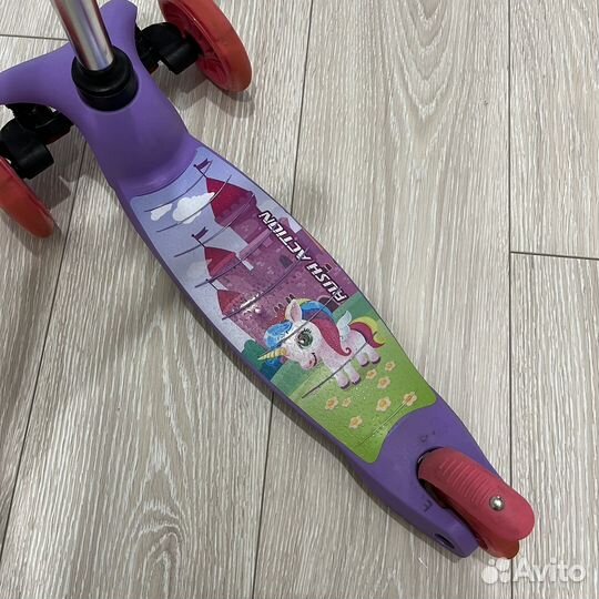 Самокат трехколесный