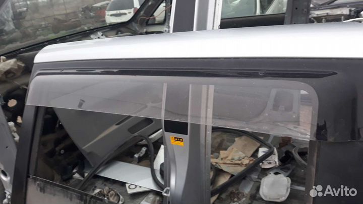 Дифлекторы на двери toyota voxy azr60