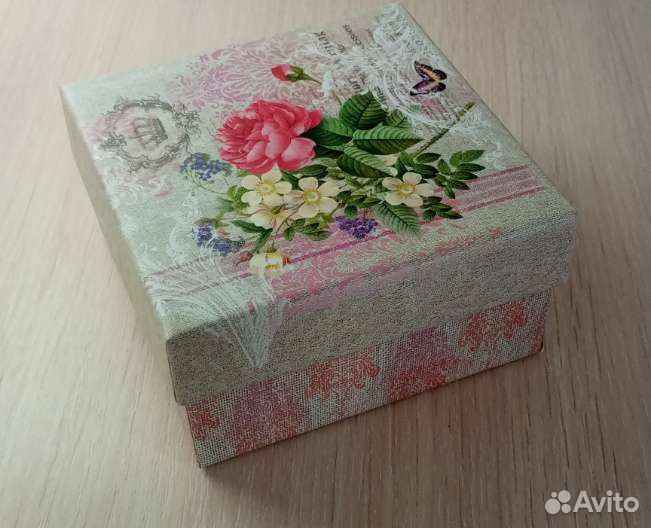 Подарочная коробка 