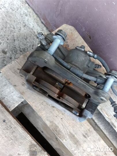 Суппорт тормозной передний правый Volkswagen