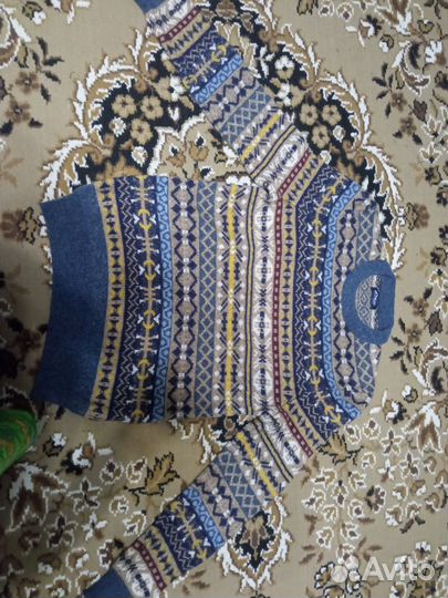 Свитер шерстяной