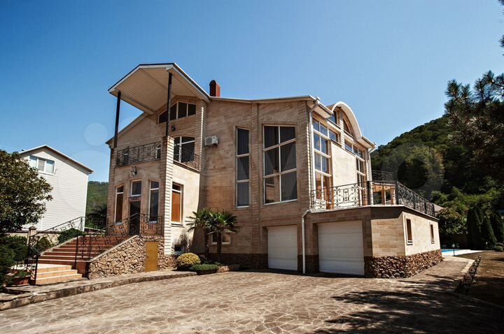 Дом 450 м² на участке 25 сот.