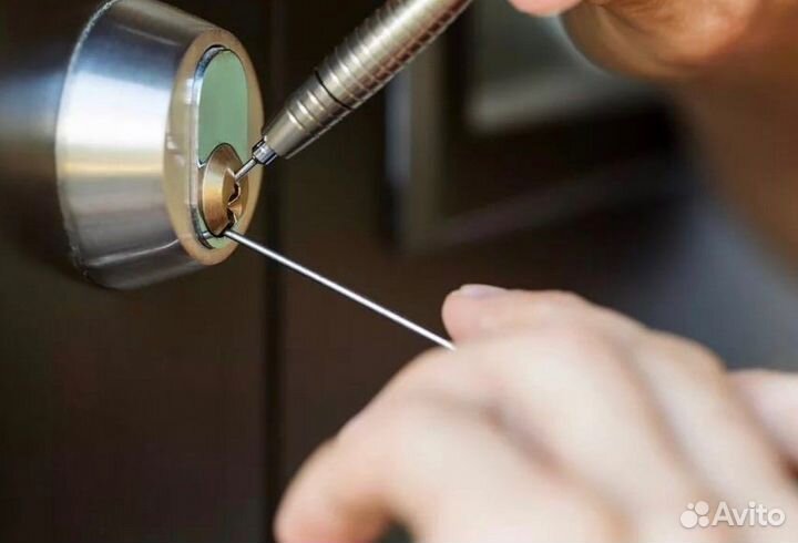 Вскрытие и замена замков. Квартиры, Сейфы, Гаражи