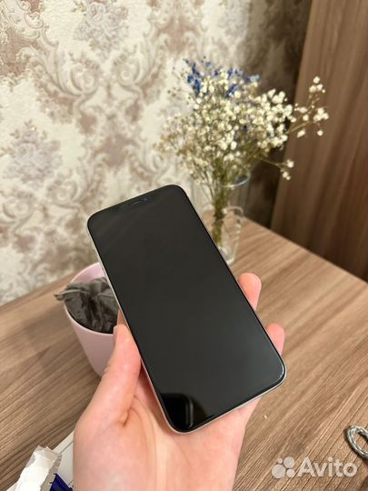 iPhone X, 64 ГБ