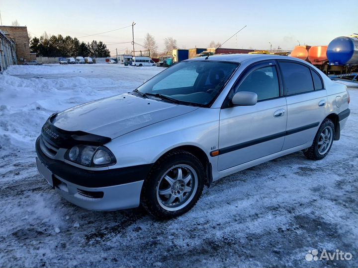 Toyota Avensis 1.8 AT, 1999, 303 000 км