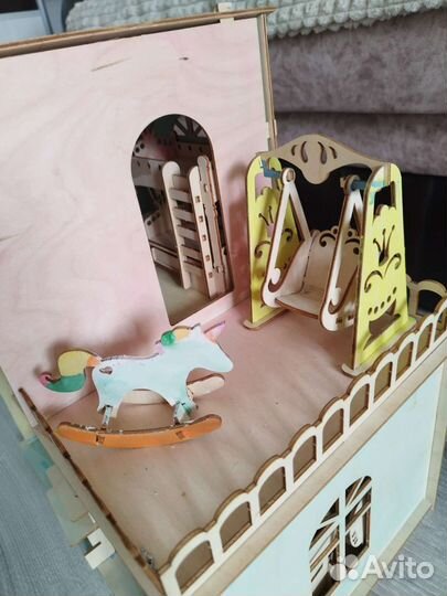 Кукольный домик с мебелью