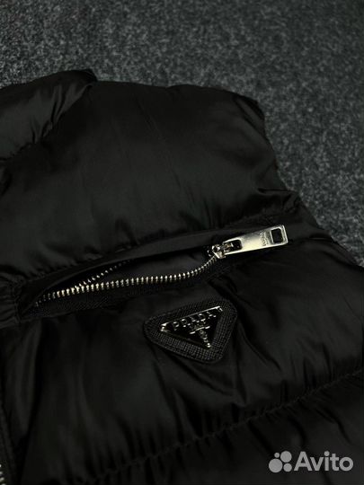 Жилетки Prada