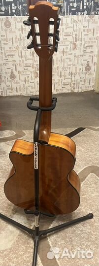 Акустическая гитара можно сказать что новая