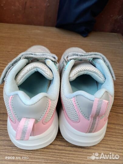 Кроссовки для девочки