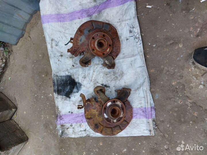 Поворотный кулак в сборе. Volkswagen Polo 4.2008г