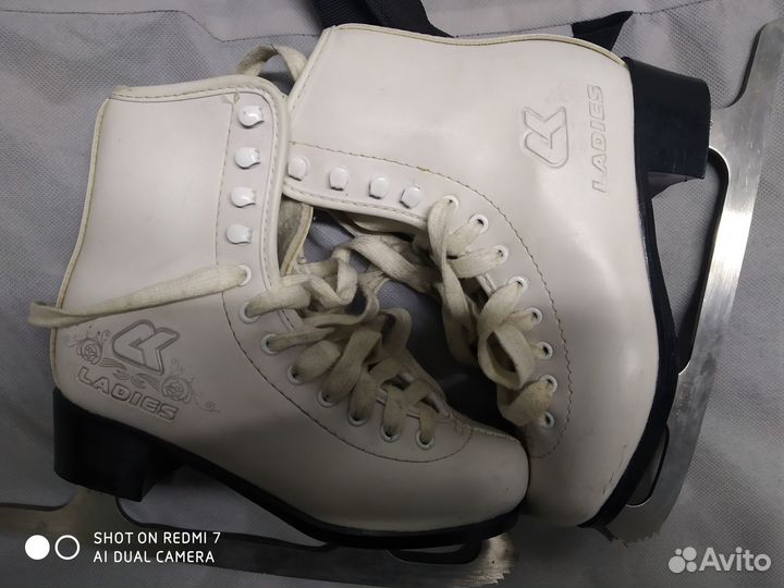 Коньки фигурные женские 32