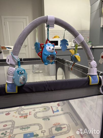 Дуга с игрушками