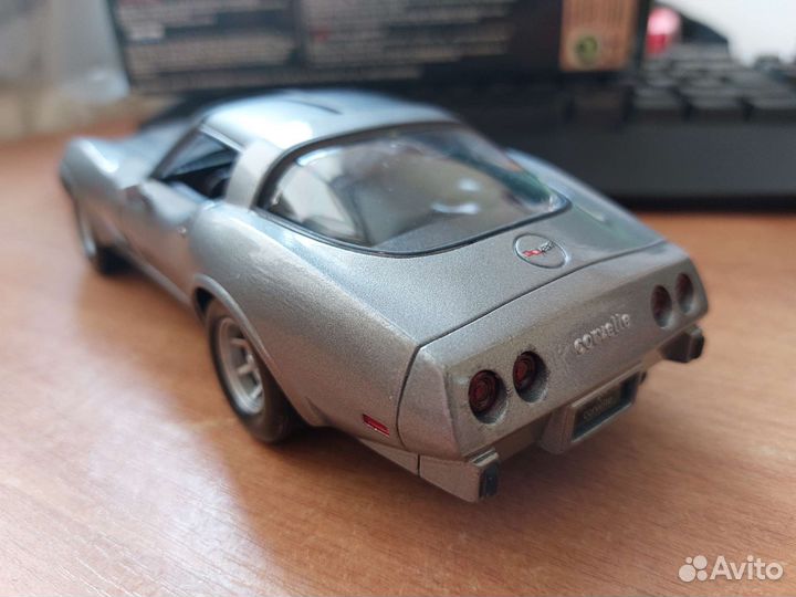 Модель автомобиля Chevrolet Corvette 1979 1:24