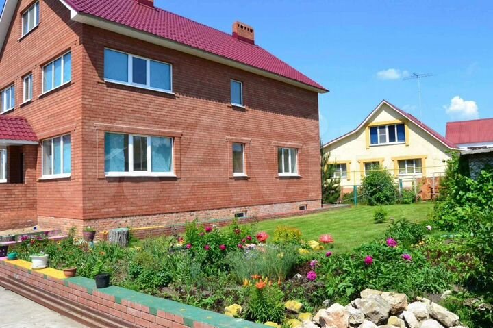 Дом 327 м² на участке 18,5 сот.