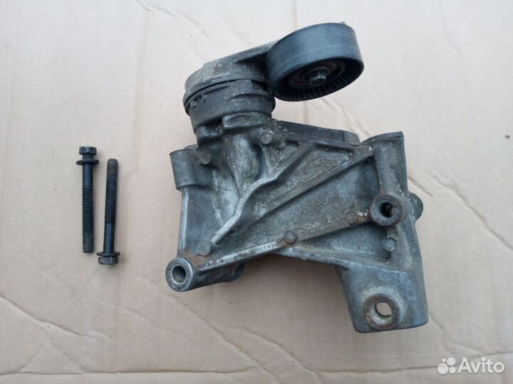 Кронштейн генератора Додж Стратус 2.4