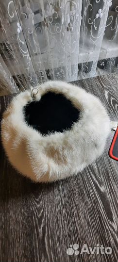 Шапка норковая новая молочного цвета.Цена 4 тыс