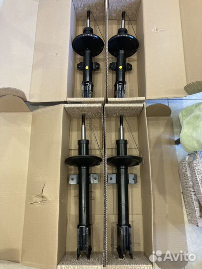 Стойки Амортизаторы Дастер Каптюр Террано Оригинал