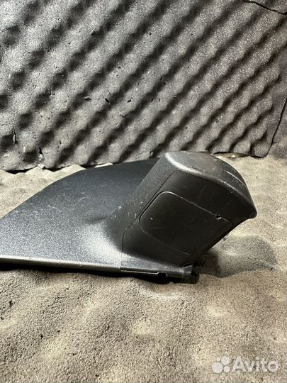 Koleos Кронштейн левого зеркала