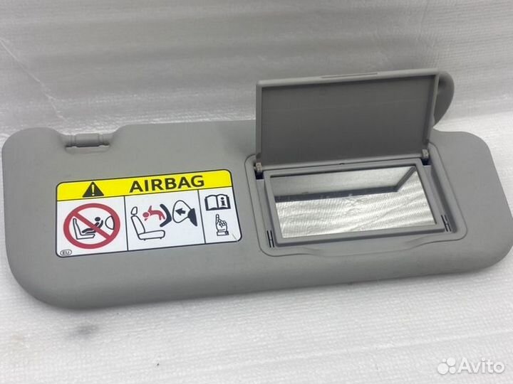 Козырек солнцезащитный передний правый Toyota