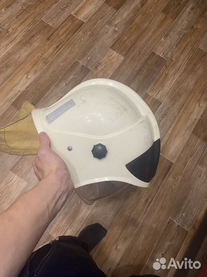 Шлем каска пожарного