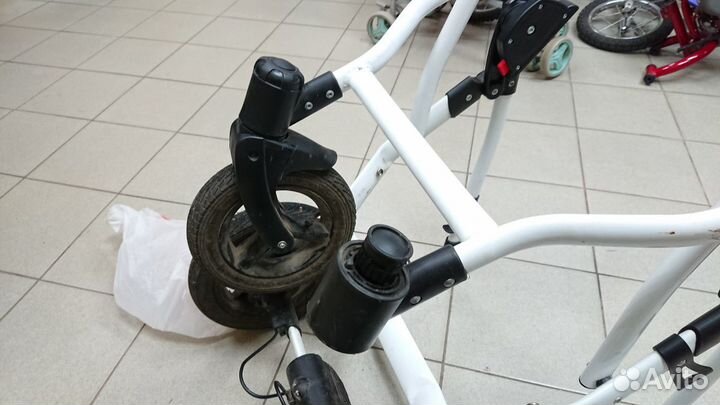 Ремонт переднего поворотного колеса коляски