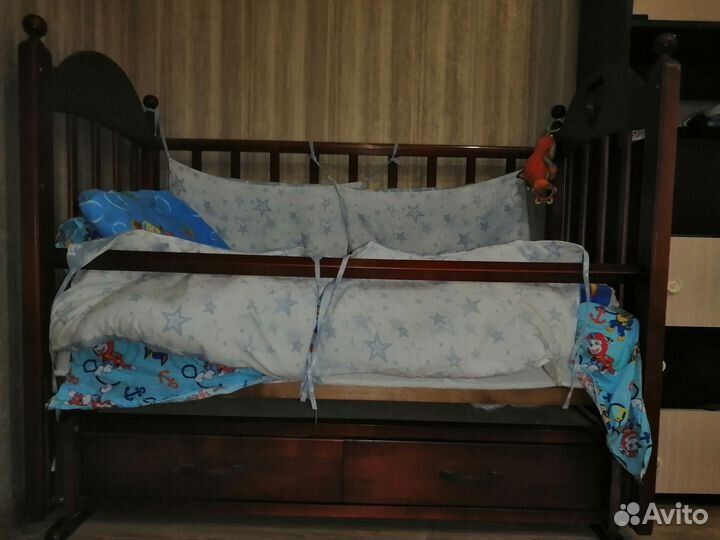 Детская кроватка с маятником бу