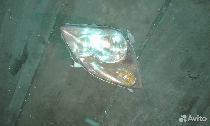 Продам фары на Toyota Corolla Spacio. Цена за пару