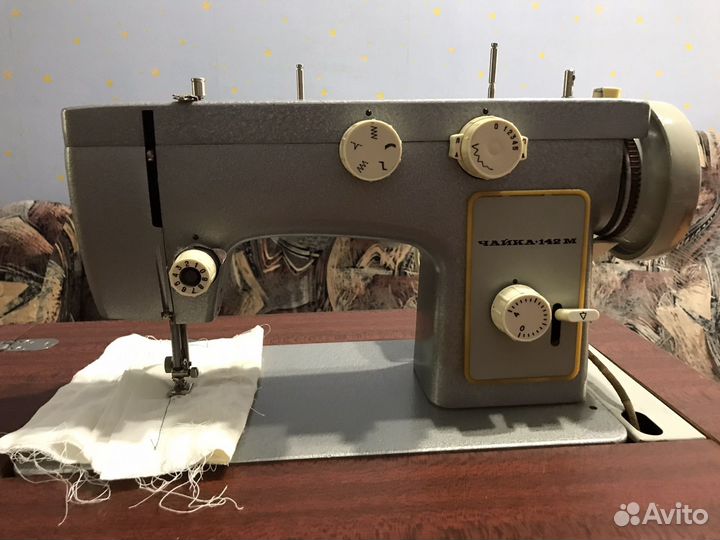 Швейная машина Чайка 142м