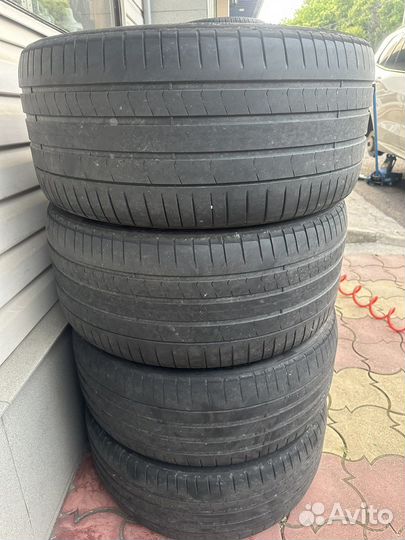 Pirelli P Zero 275/40 R21 и 315/35 R21 107Y