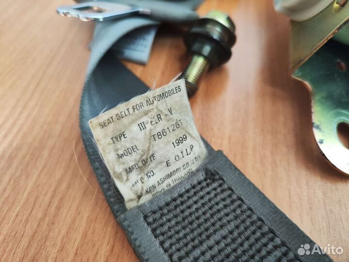 Ремень безопасности Тойота 1990 года