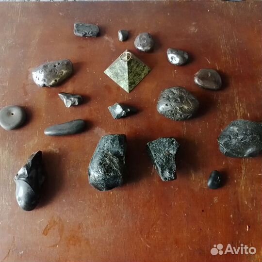 Минералы гематита.апсидеант.окоменелости