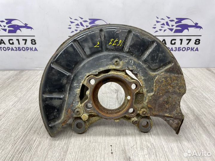 Кулак поворотный передний левый Skoda Superb scout