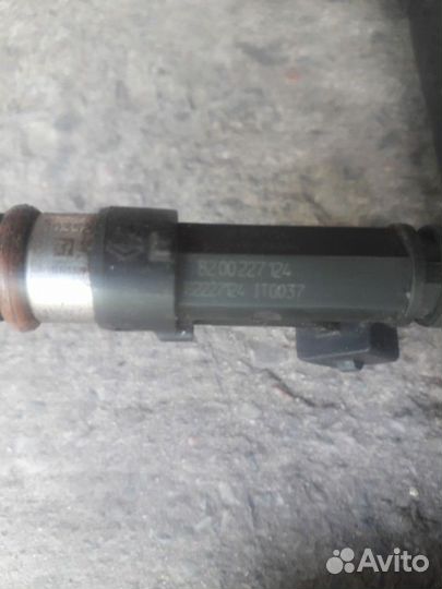 Renault Logan 1 1.6 форсунка топливная