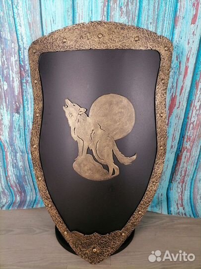 Кованый щит Волк
