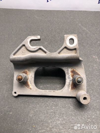 Кронштейн опоры кпп Renault Kaptur