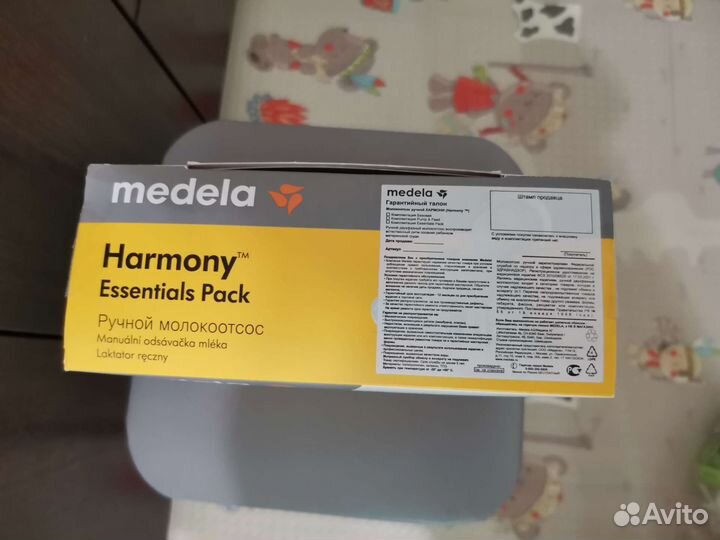 Молокоотсос ручной Medela Harmony Essentials Pack