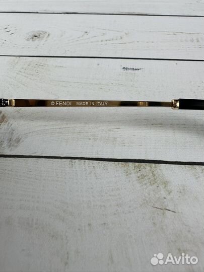 Солнцезащитные очки Fendi