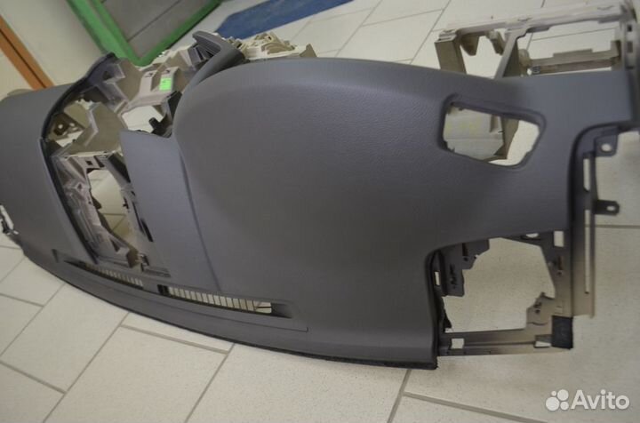 Торпедо панель приоров Тойота Лэндкрузер 200