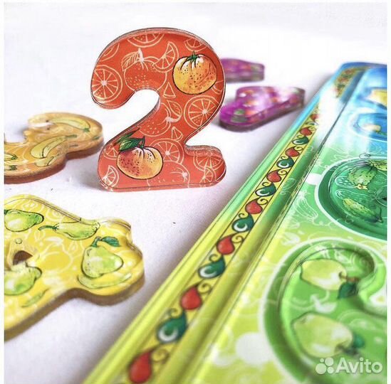 Магнитные цифры и магнитная доска.Цифры-часики