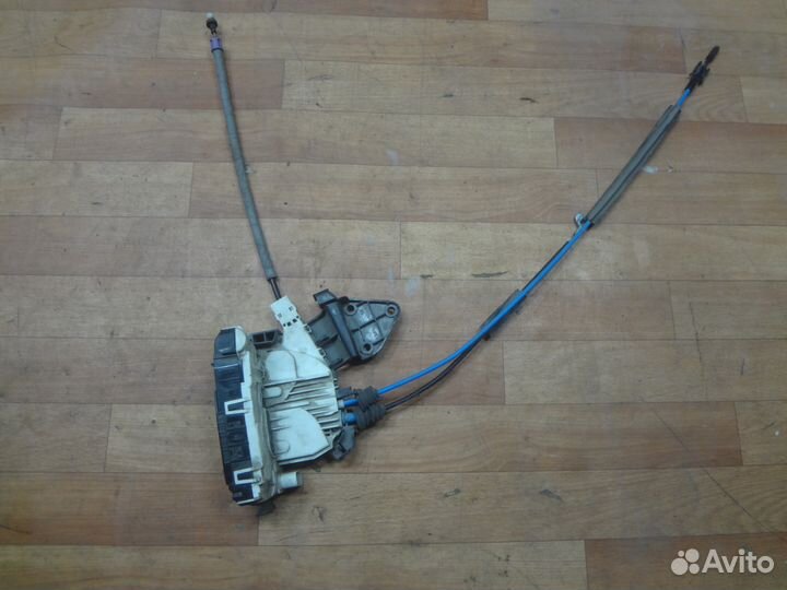 Замок задней двери Mercedes W212 W204