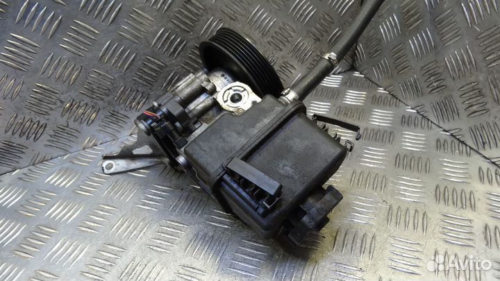 Насос гидроусилителя Mercedes-Benz C-Class W204 (2