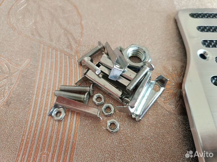 Накладки на педали универсальные газ, тормоз