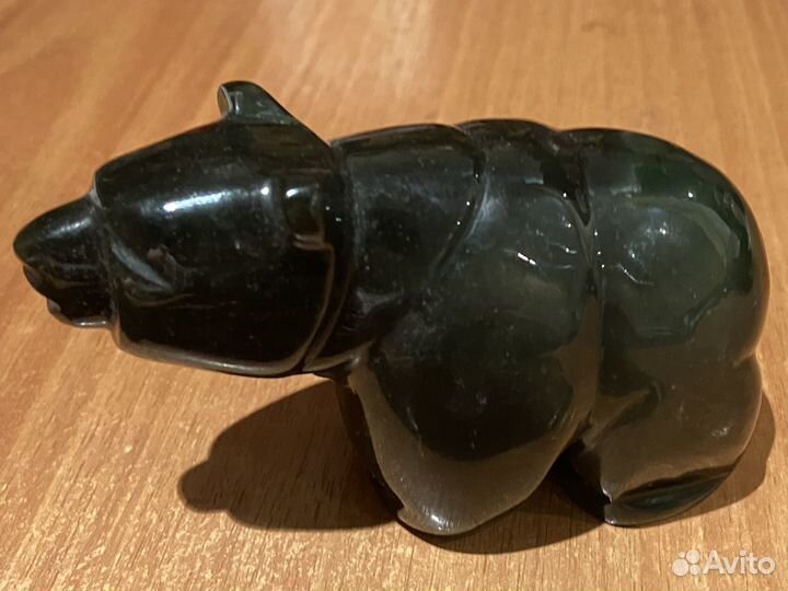 Фигурка медведя из нефрита 250 гр. Дина:8.5 см