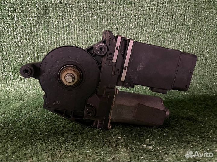 Моторчик стеклоподъёмника передний правый Octavia