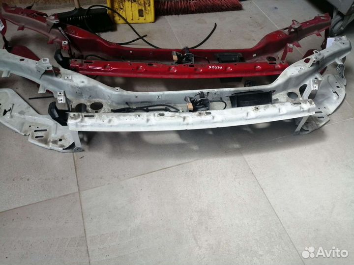 Передний панель телевизор на Volvo S 40